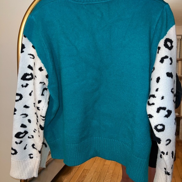 Leopard Arm Sweater - Picture 4 of 4